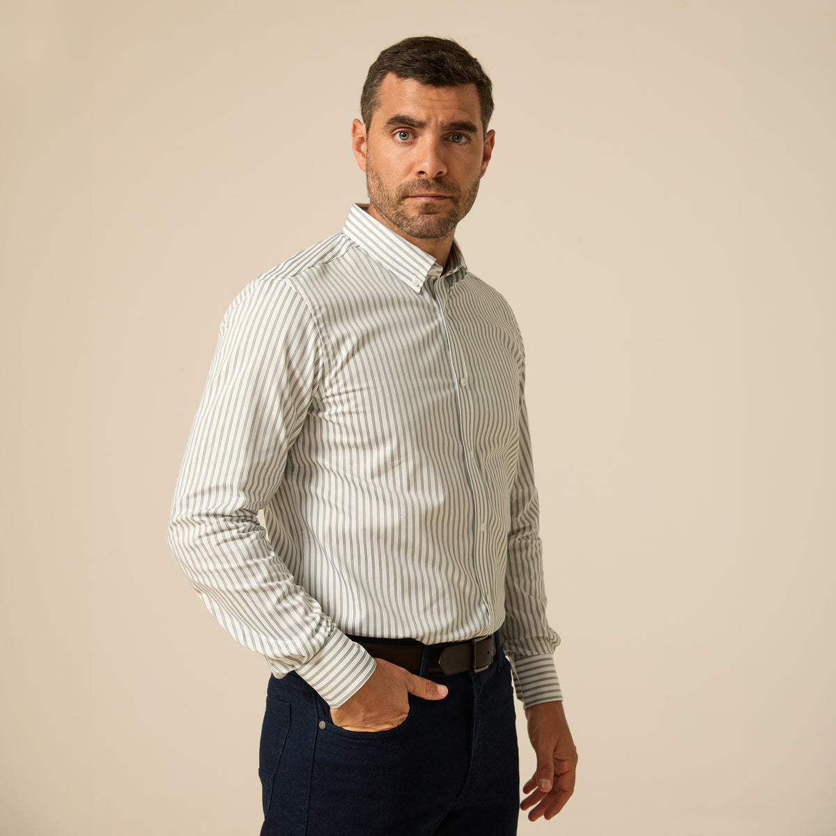 CAMISA MANGA LARGA DE VESTIR CUELLO BUTTON DOW SLIM FIT VERDE RAYAS OI26