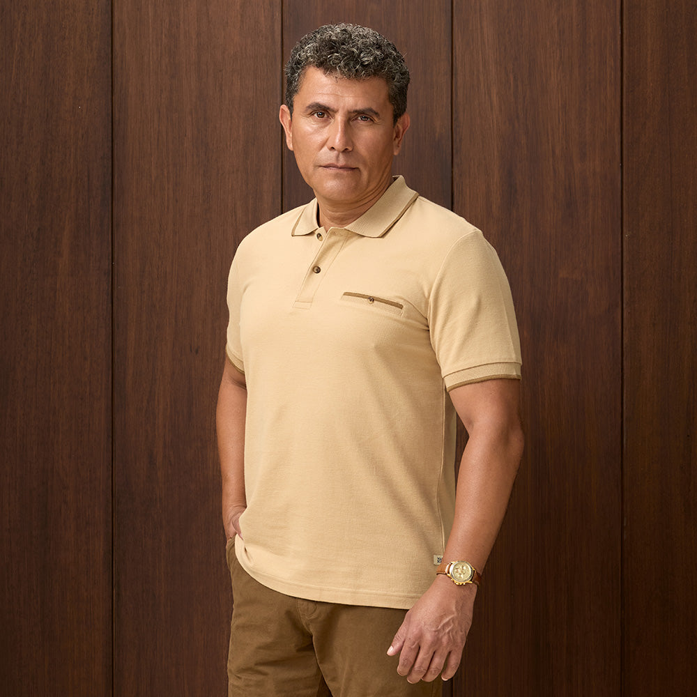 POLO MANGA CORTA PIQUE CUELLO BOX CON TIPPING EN MANGAS BEIGE