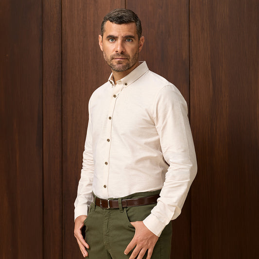 CAMISA MANGA LARGA CASUAL CUELLO SHORT BUTTON DOWN SLIM FIT BEIGE