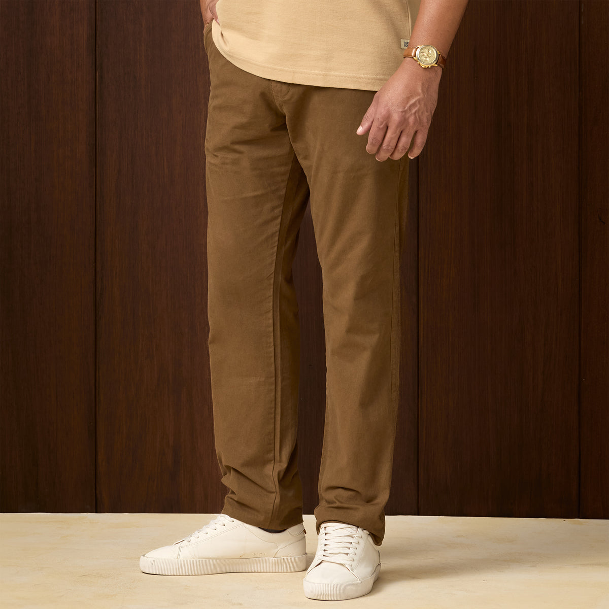 PANTALON DRILL FLAT FRONT CLASICO MARRON OI26